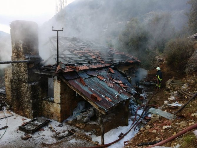 Dalaman’da Ahşap Ev Yangını