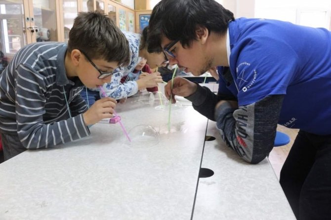 Üniversite Öğrencilerinden Köy Okulunda Atölye Çalışması