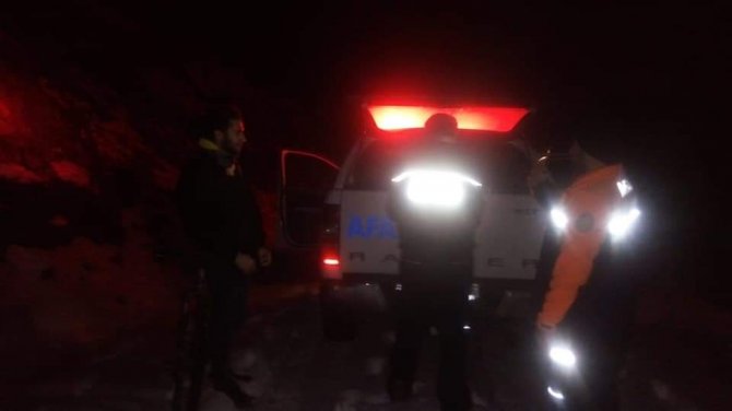 Dağda Geziye Çıkan Genç Donmak Üzereyken Kurtarıldı