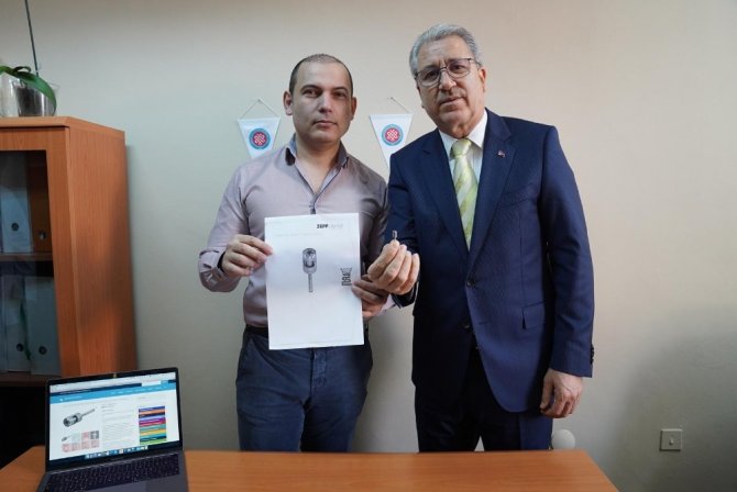 Egeli Akademisyen, Ağız İçi Yumuşak Doku Nakli İçin Yeni Cihaz Ve Cerrahi Yöntemini Literatüre Kazandırdı