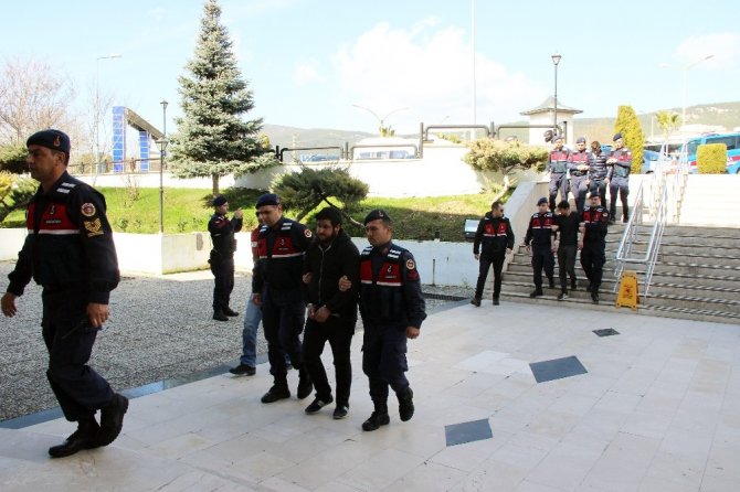 Ziyarete Gittikleri Evin Sahibini Sandalyeye Bağlayıp Gasp Ettiler