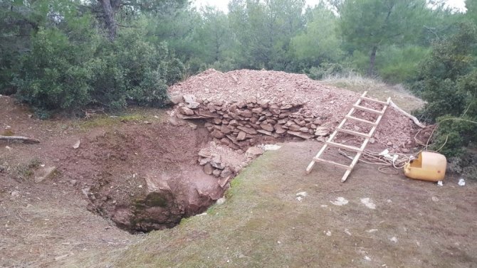 Akhisar’da Defineciler Suçüstü Yakalandı