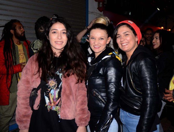 Kuşadası’nda Bekarlar Partisi