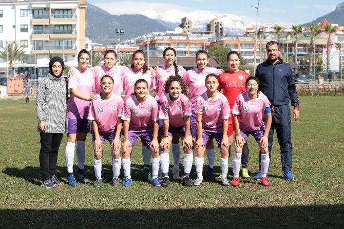Horozkentspor, Alanya Demirspor’u 5-0 Mağlup Etti
