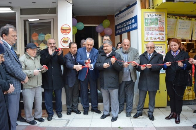 Annesinin Adına Minikler İçin Kur’an Kursu Yaptırdı