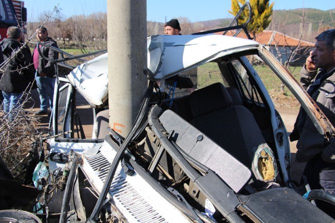 Kontrolden Çıkan Otomobil Elektrik Direğine Çarptı: 1 Ağır Yaralı
