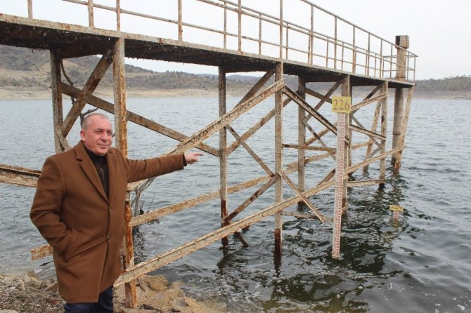 Demirköprü Barajı’nda Korkutan Görüntü
