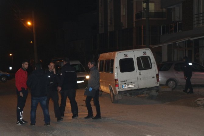 Sosyal Medyada Küfürleştiği Şahsı Sokakta Bacağından Vurdu