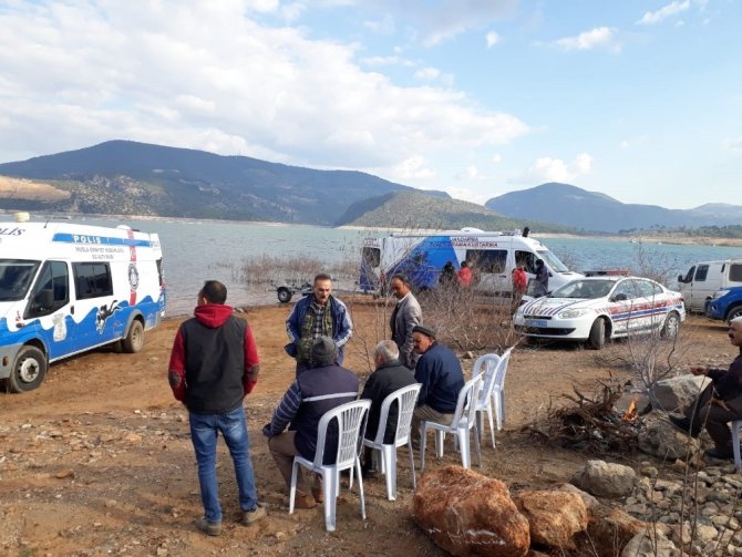 Gölete Düşen Balıkçıyı Arama Çalışmaları Devam Ediyor