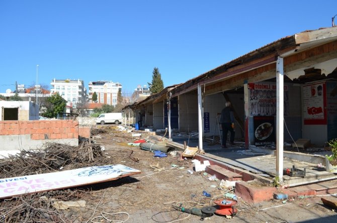 Didim’de Modern Balıkçılar Çarşısı İçin Yıkıma Başlandı