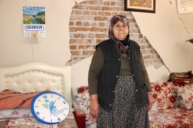 Depremde Zaman Durdu Büyük Korku Yaşadı