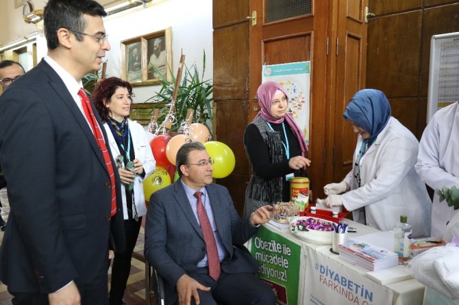 Afyonkarahisar Tren Garı’nda Yolcuların Kan Şekeri Ölçüldü