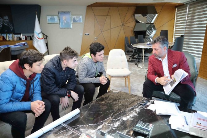 Çevreci Öğrenciler Başkan Sandal’a Projelerini Anlattı