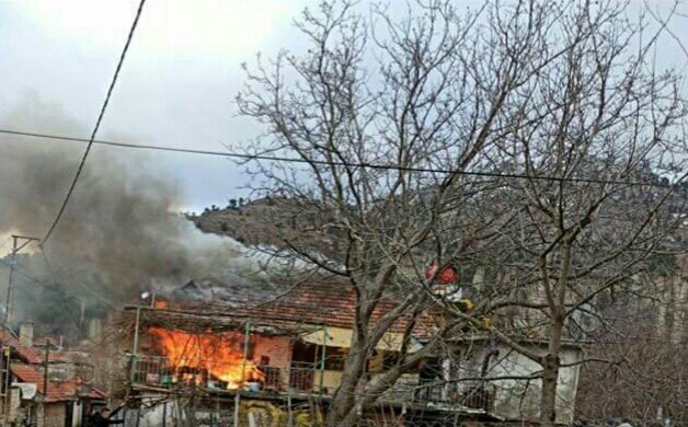 Denizli’de İki Katlı Ev Alev Alev Yandı