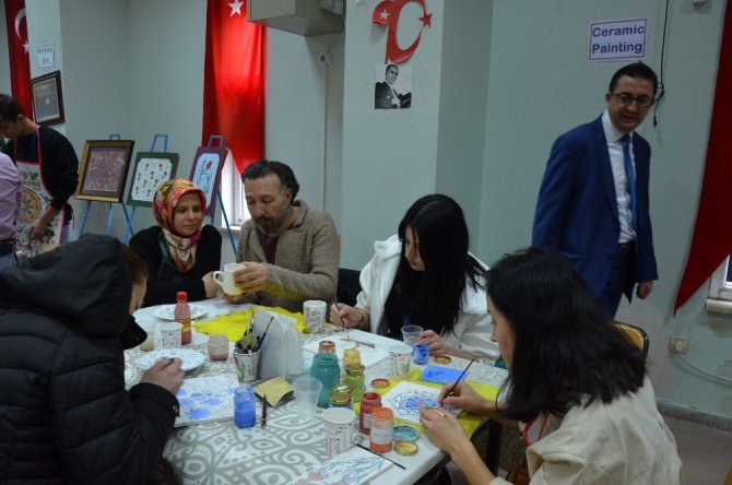 Yabancı Öğrenciler Türk El Sanatlarını Öğrendi