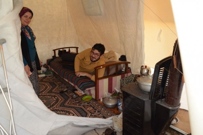 Aylarca Ertelediği Ameliyatını Oldu, Depreme Yakalandı