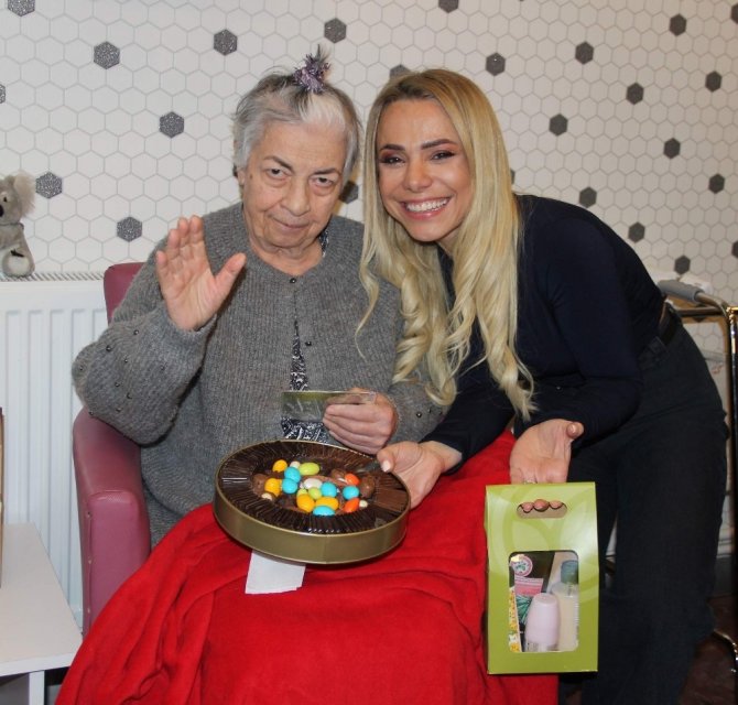 Simay Özyiğit’ten Yaşlılara Moral Ziyareti