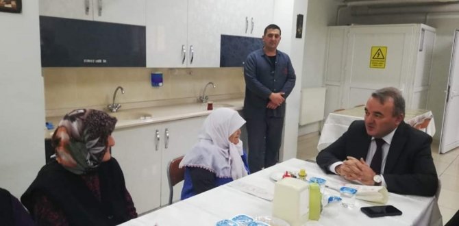 Kaymakam Öztürk, Huzurevi Sakinleri İle Bocce Oynadı