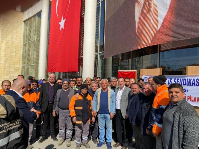 İşçilerden Başkan Dutlulu’ya Pilav Hayrıyla Teşekkür