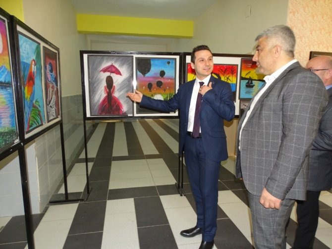 Hisarcık’ta Pastel Resim Sergisi Açıldı