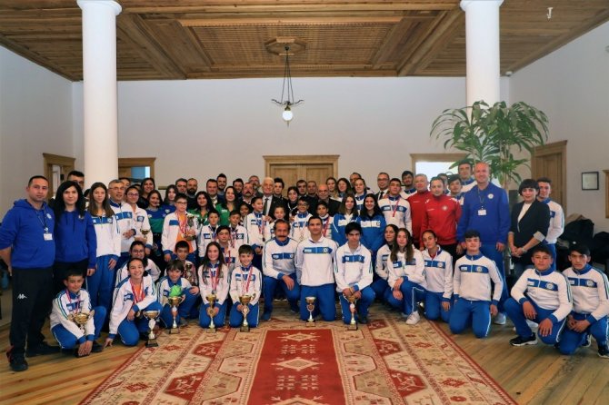 Büyükşehir Sporcuları Başarıya Doymuyor