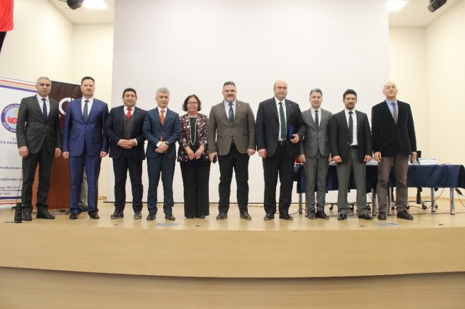 İzmir’de ‘Farklı Yönleriyle Sosyal Ağlar Ve Dijital Oyunlar’ Paneli