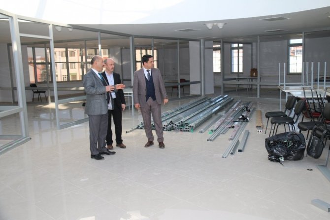 Müdür Başyiğit, "Kütahya Kendin Yap Merkez Atölyesi" İnşaat Alanında İncelemelerde Bulundu