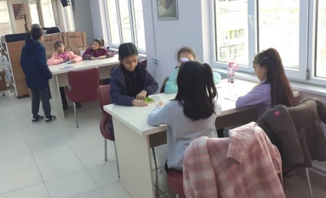 İlkokul Öğrencilerinin Kütüphane Ziyareti