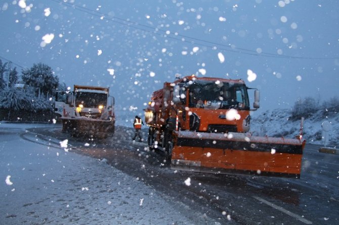 Kula’da Kar Yağışı Etkili Oluyor