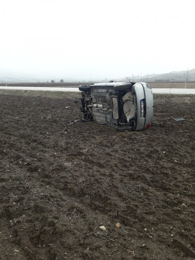 Şuhut’ta Otomobil Takla Attı: 2 Yaralı