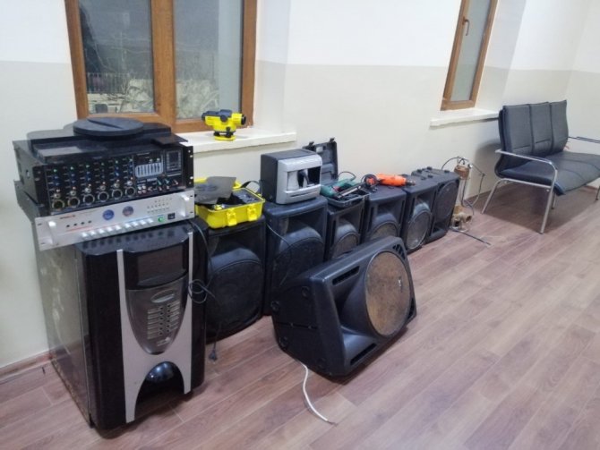 Çeşme’de 70 Bin Tl’lik Ses Sistemi Çalan 3 Şüpheli Yakalandı