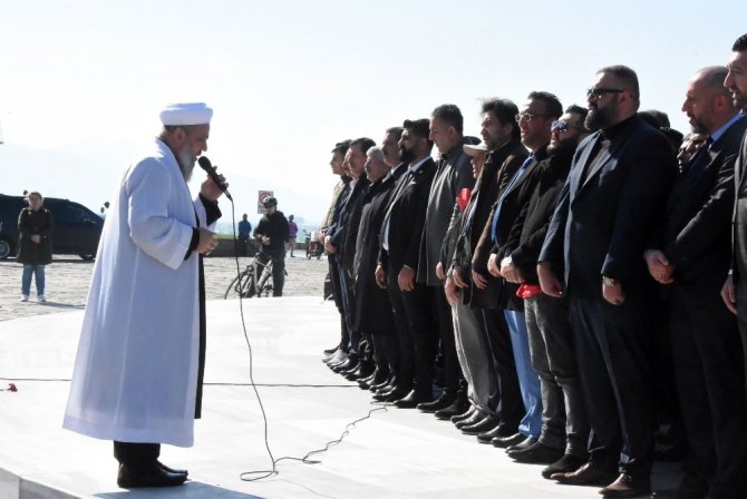 İzmir’de Şehitler İçin Gıyabi Cenaze Namazı Kılındı