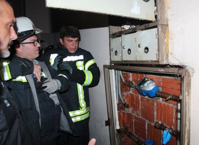Yangın İhbarına Gittiler, Su Borusu Patlağı Çıktı