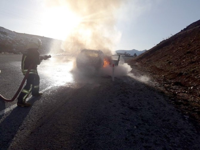 Seyir Halindeki Araç Yandı