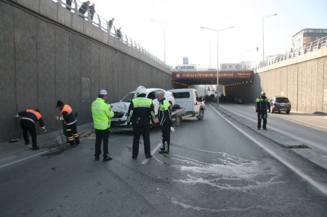 Alt Geçitte Faciadan Dönülen Kazada İki Kişi Yaralandı