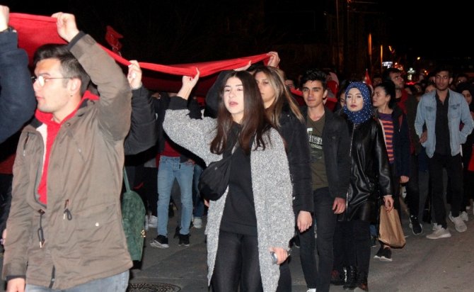 Muğla’da Üniversite Öğrencileri İdlib Şehitleri İçin Yürüdü