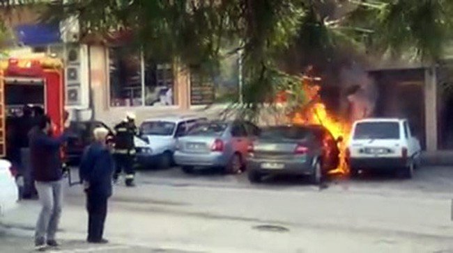 Otomobil Alev Alev Yandı