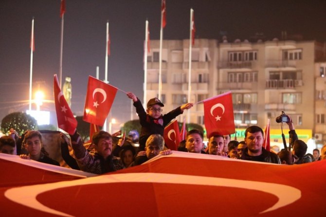 Akhisarlılar Şehitler İçin Tek Yürek Oldu