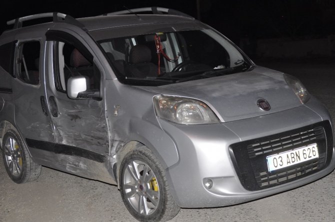 Şuhut’ta 2 Otomobil Çarpıştı: 1 Yaralı