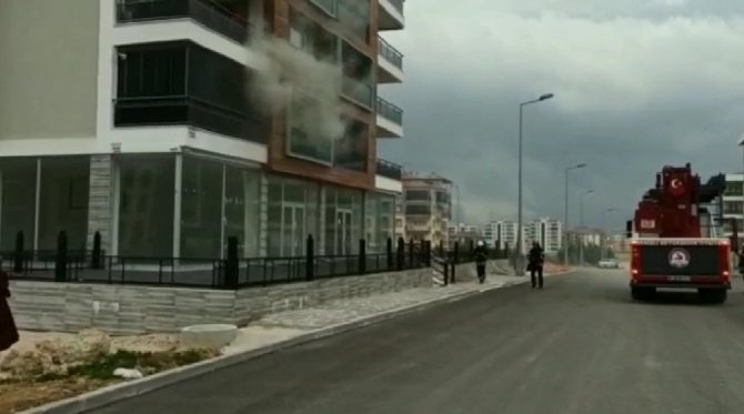 Elektrik Panosunda Çıkan Yangın Paniğe Neden Oldu