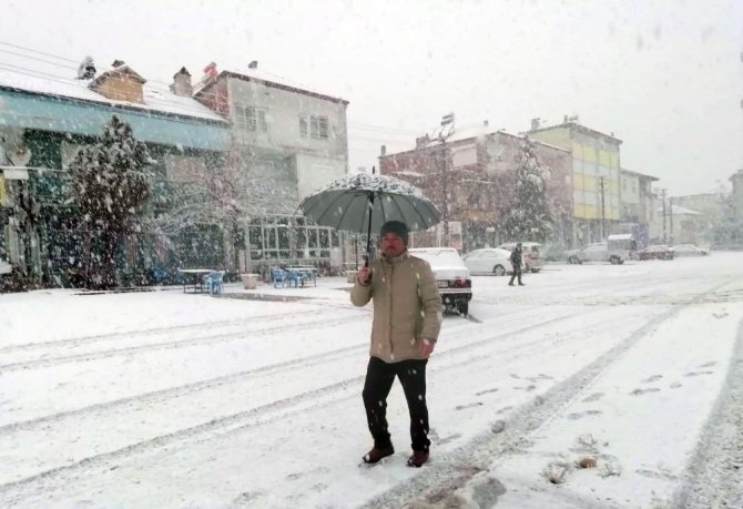 Denizli’nin Yüksek Kesimlerinde Kar Yağışı Etkili Olmaya Başladı