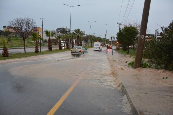Didim’de Sağanak Yağış Etkili Oldu