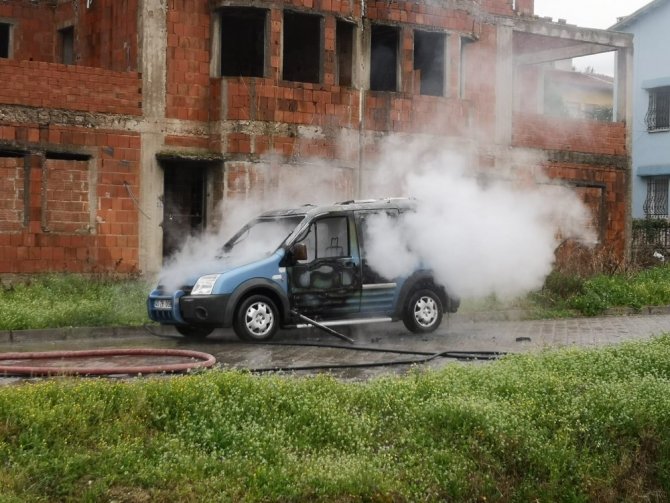 Park Halindeki Araç Küle Döndü