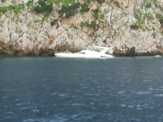 Güney Ege’de Su Alan Teknenin İmdadına Sahil Güvenlik Yetişti