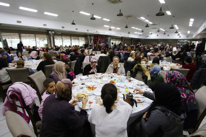 Başkan Sandal, Bayraklılı Kadınlarla Buluştu