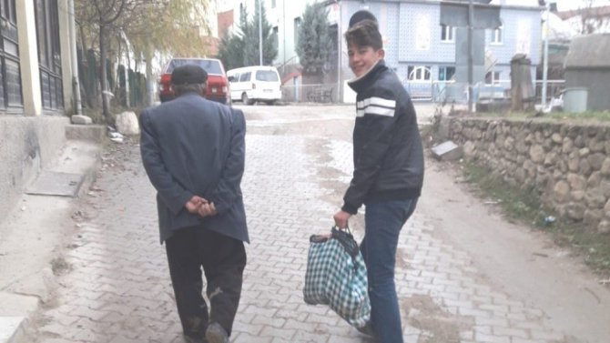 Kimya Alanı Öğrencileri: “Pazar Eşyalarını Biz Taşırız"