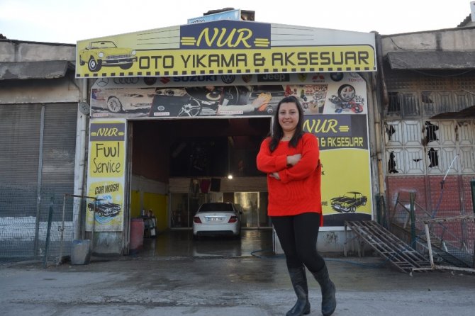O Sanayi Sitesinin Tek Kadın Oto Yıkamacısı