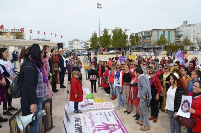 Didim’de Kadınlar 8 Martı Alanlarda Kutlandı