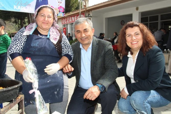 Başkan Kaplan Çakırbeyli Pazarında Kadınlar Günü’nü Kutladı