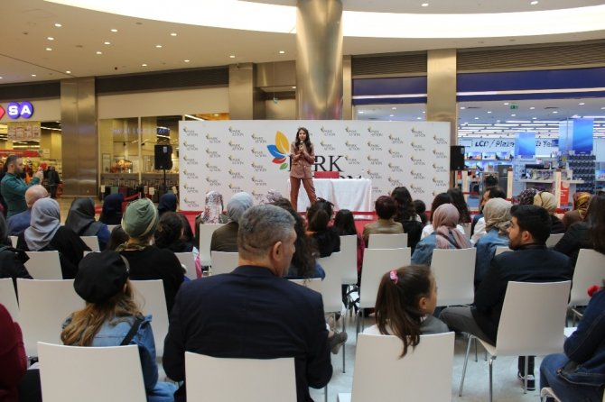 Park Afyon 8 Mart’ta Milli Teakwandocu Betül Çavdar’ı Kadınlarla Buluşturdu